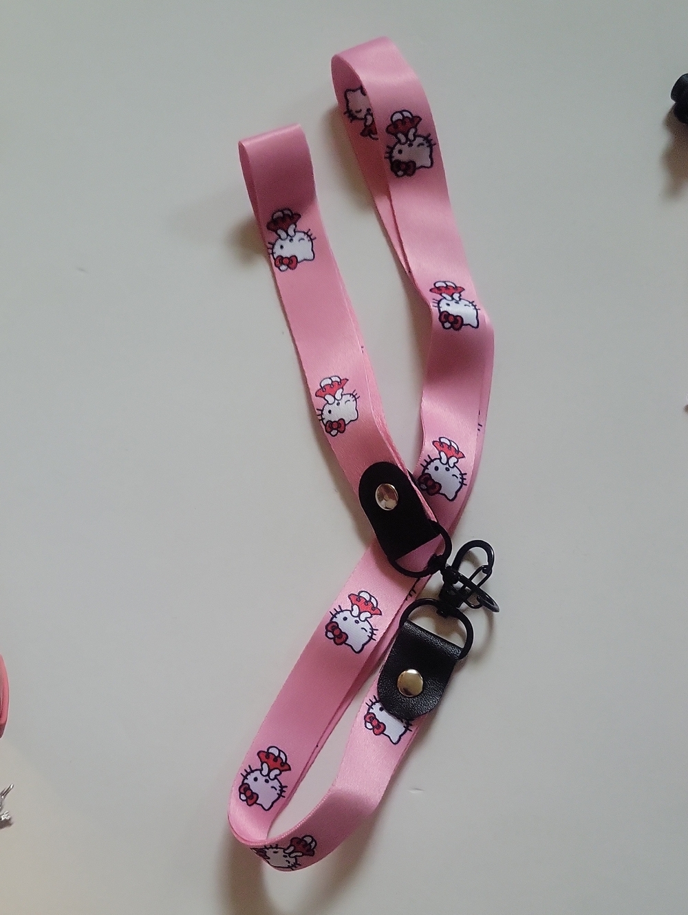 Hello Kitty Pink Lanyard and Drawstring Pouch with Keychain. - Picture 5 of 6